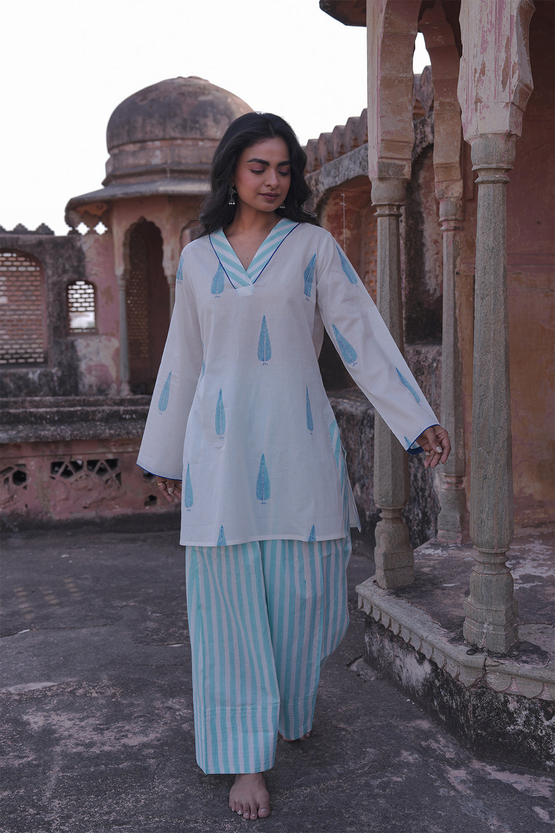Safaid White Kurta with Electric Blue Farshi Salwar Set of 2