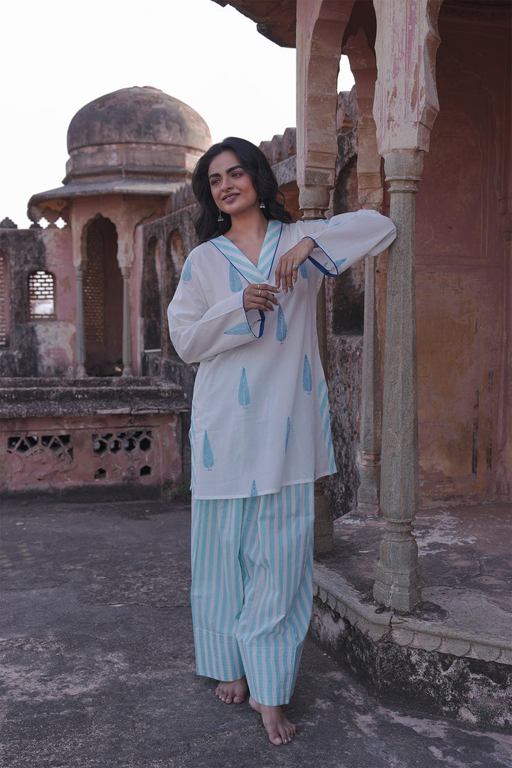 Safaid White Kurta with Electric Blue Farshi Salwar Set of 2