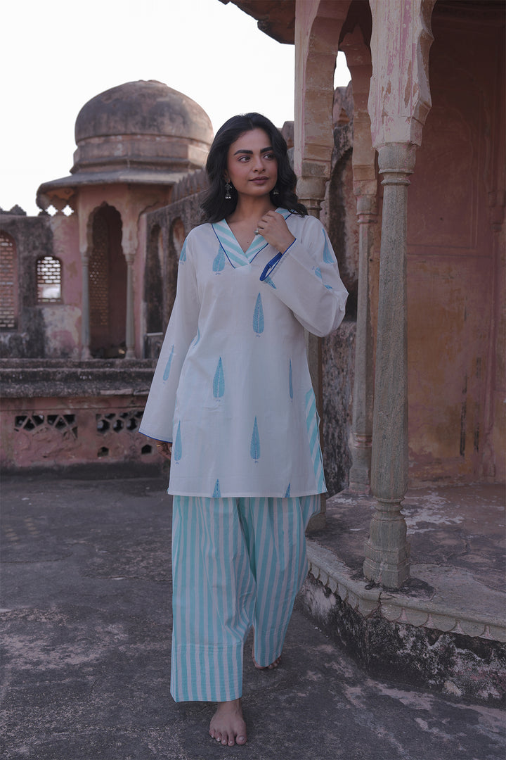 Safaid White Kurta with Electric Blue Farshi Salwar Set of 2