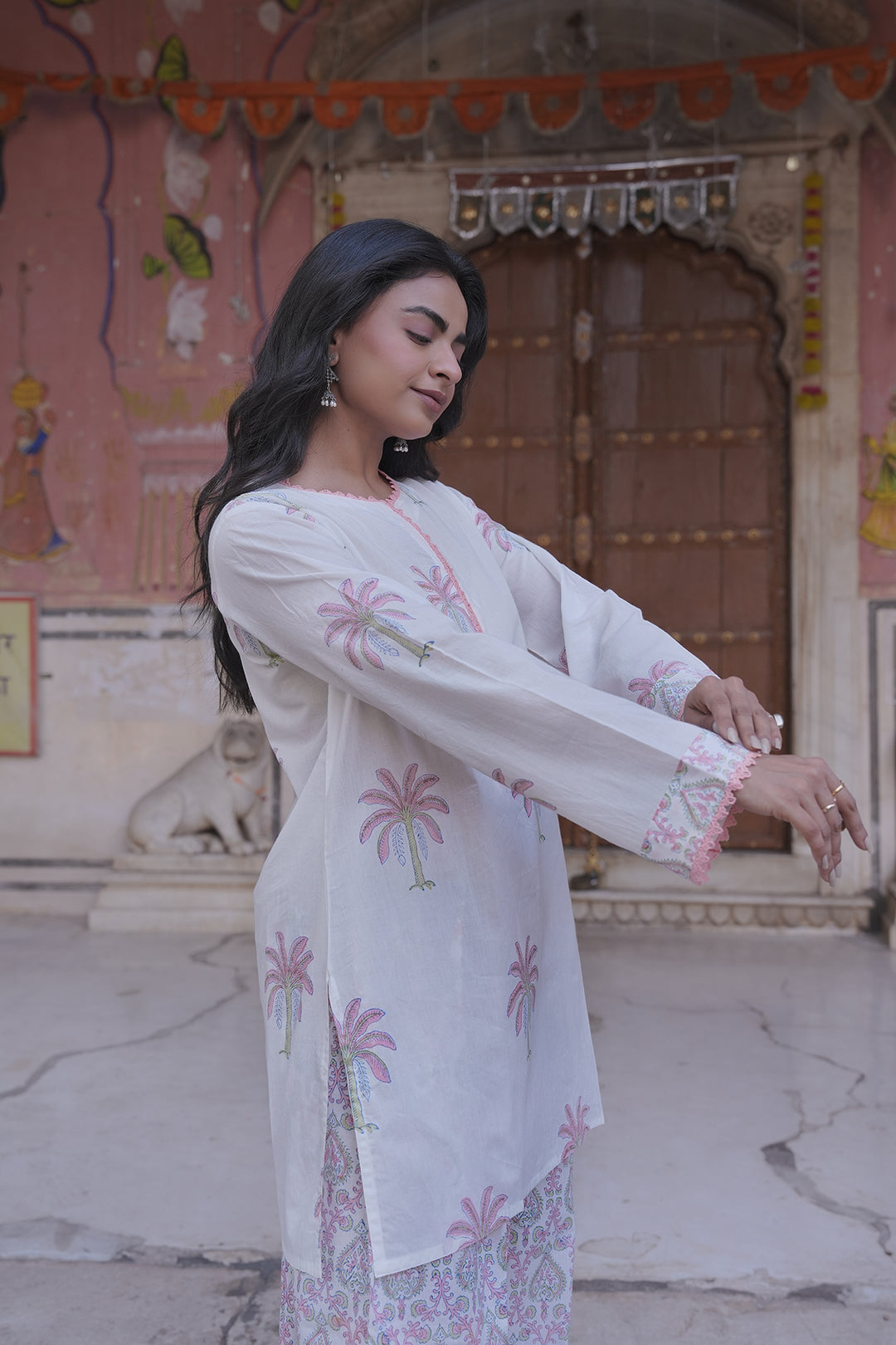 Safaid White Kurta with Pink Jaal Farshi Salwar Set of 2