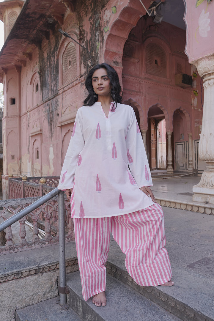 Safaid White Kurta with Pink Farshi Salwar Set of 2
