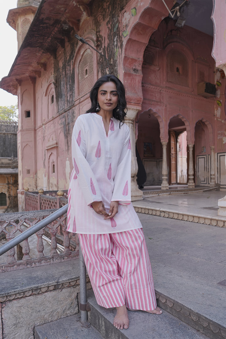 Safaid White Kurta with Pink Farshi Salwar Set of 2