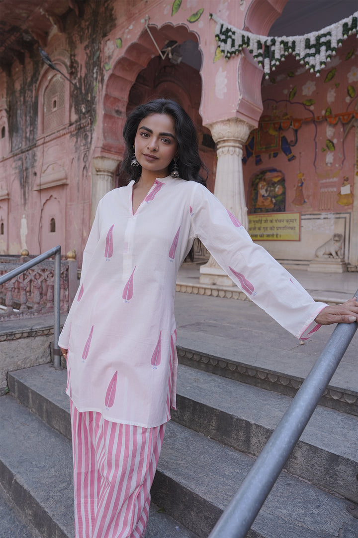 Safaid White Kurta with Pink Farshi Salwar Set of 2