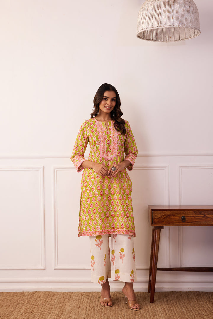 Gul-Posh White & Green Cotton Suit Set of 3