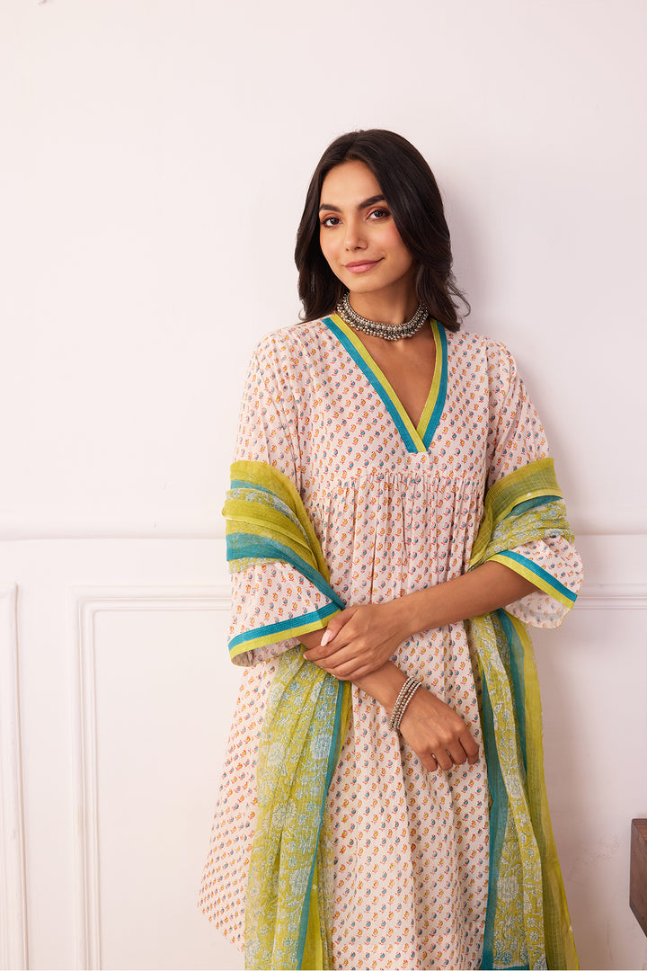 Gul-Posh White & Green Cotton Suit Set of 3