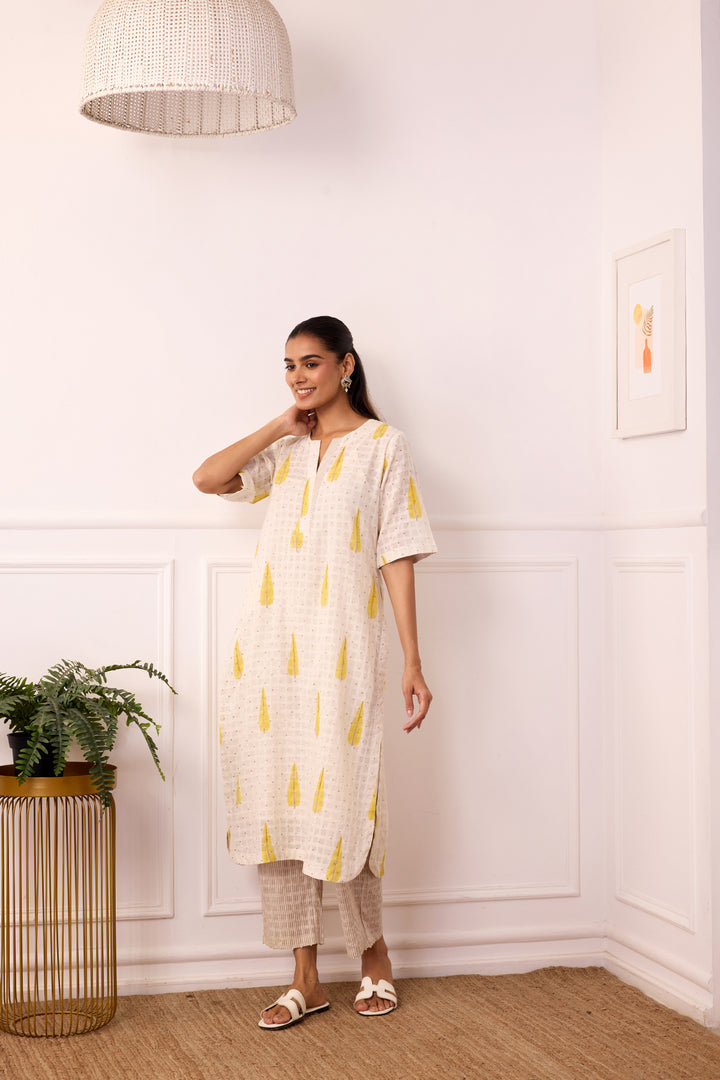Ambarsariya off White Long Kurta & Pant Set of 2