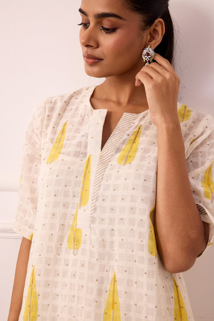 Ambarsariya off White Long Kurta & Pant Set of 2