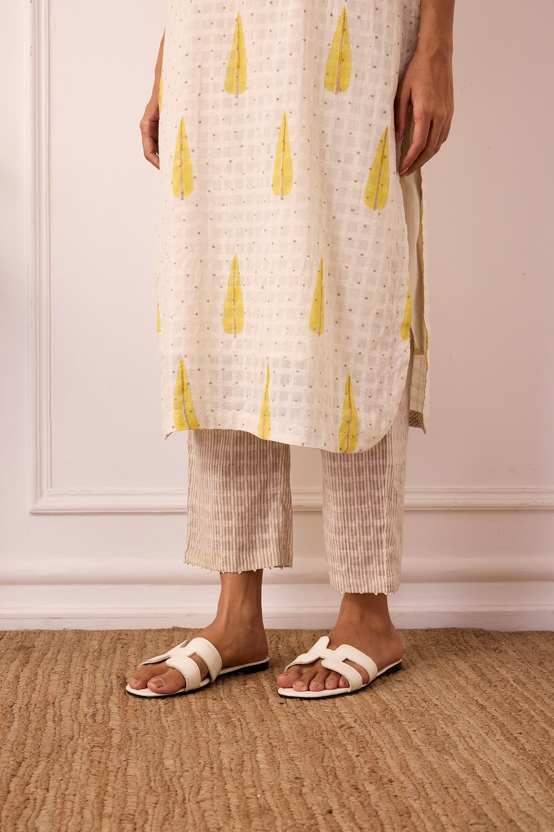 Ambarsariya off White Long Kurta & Pant Set of 2