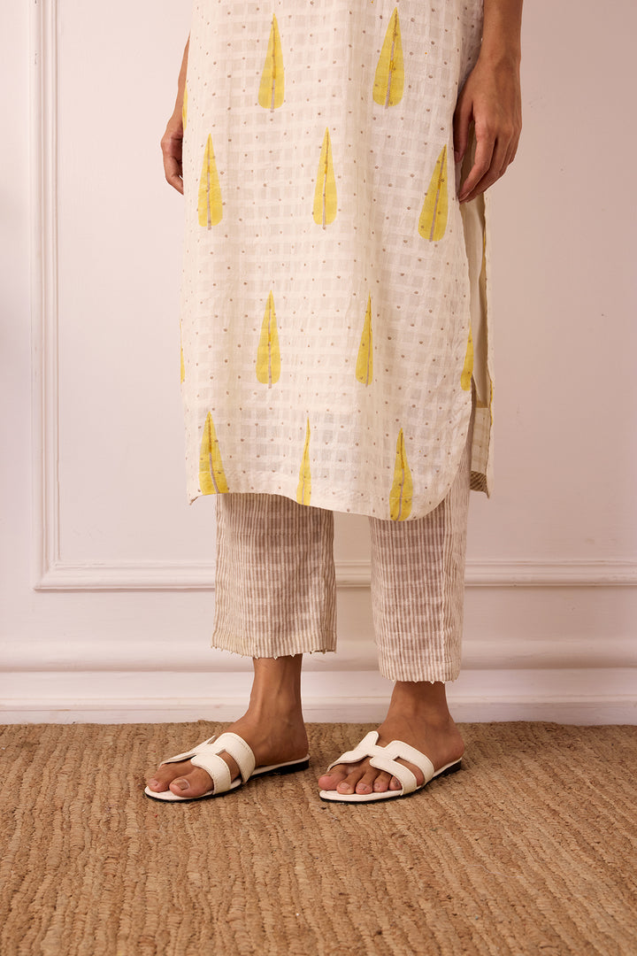 Ambarsariya off White Long Kurta & Pant Set of 2