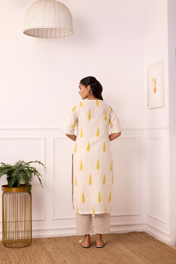 Ambarsariya off White Long Kurta & Pant Set of 2