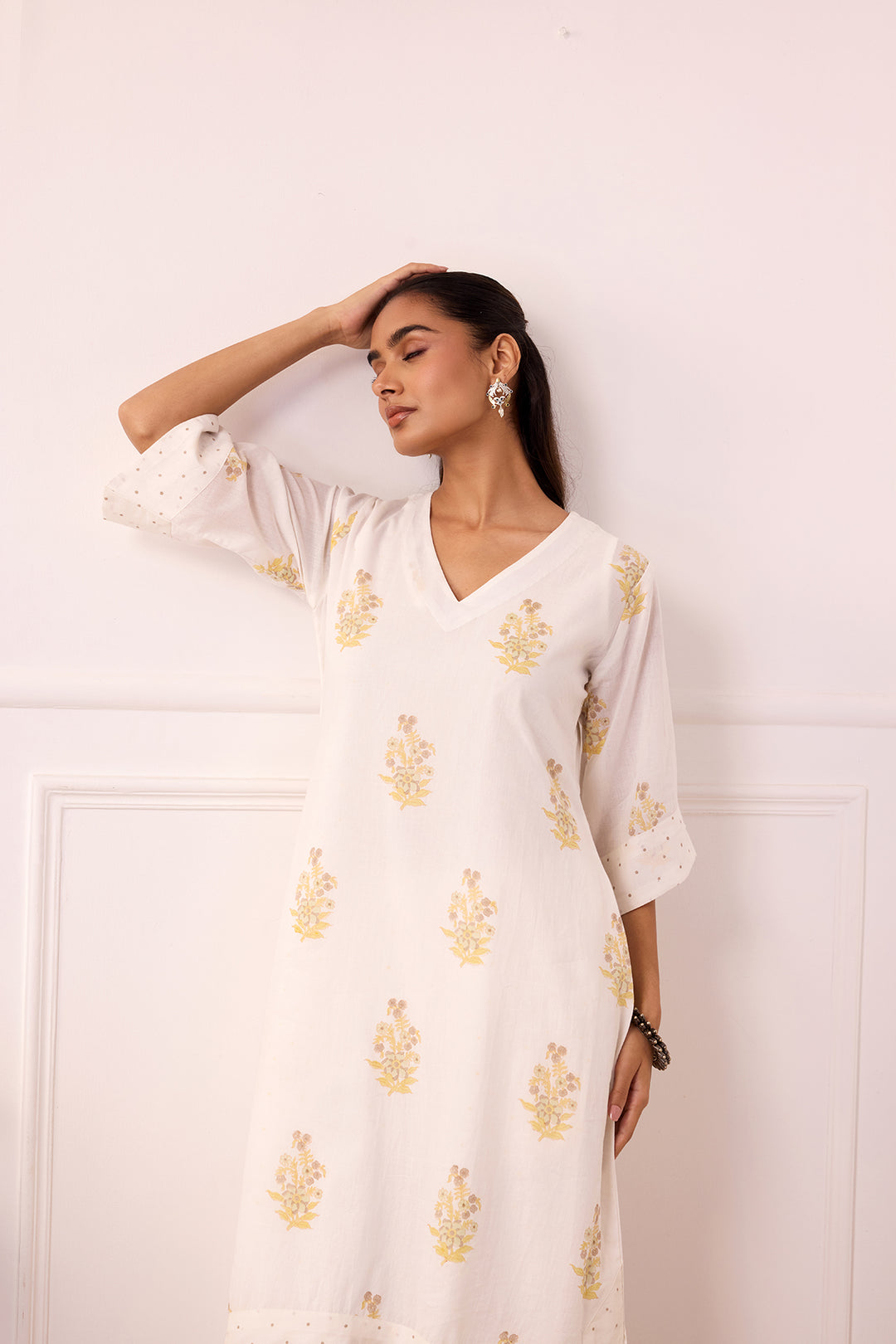 Ambarsariya White Kurta & Pant Set of 2