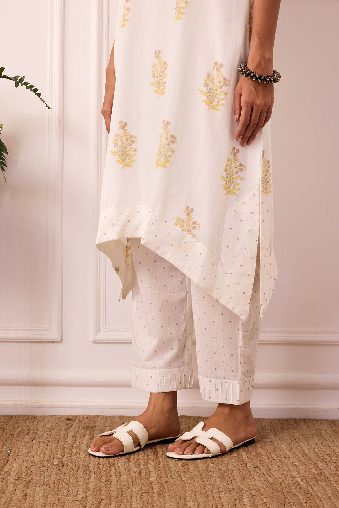Ambarsariya White Kurta & Pant Set of 2